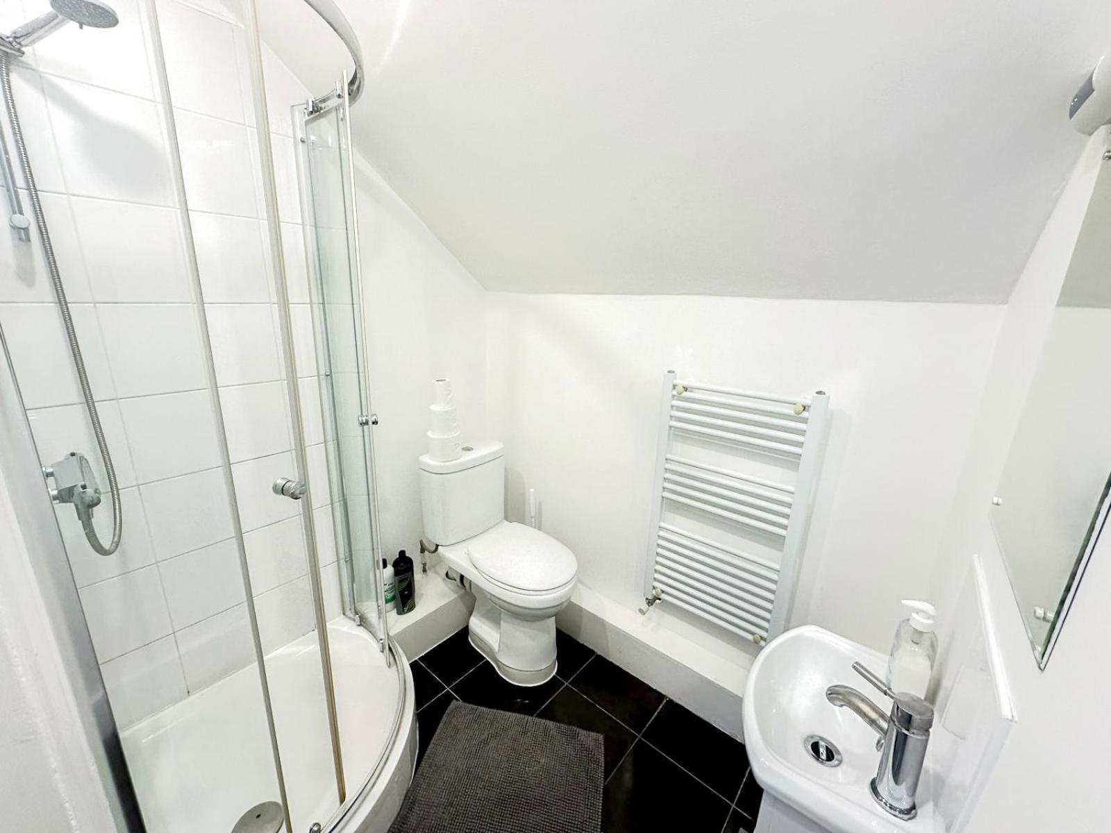 Lovely 3 Bedroom Maisonette With Private Roof Terrace In Hammersmith لندن المظهر الخارجي الصورة